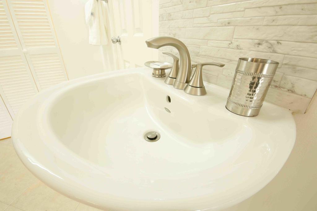 Cattleya Luxury Suites Kingston Quarto foto