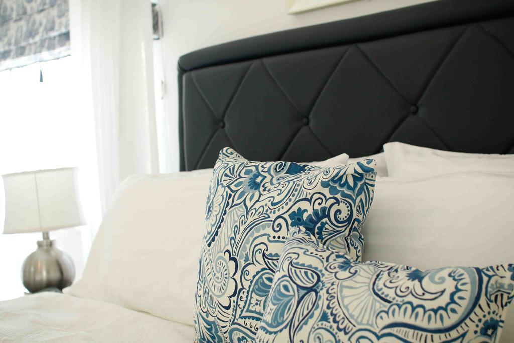 Cattleya Luxury Suites Kingston Quarto foto
