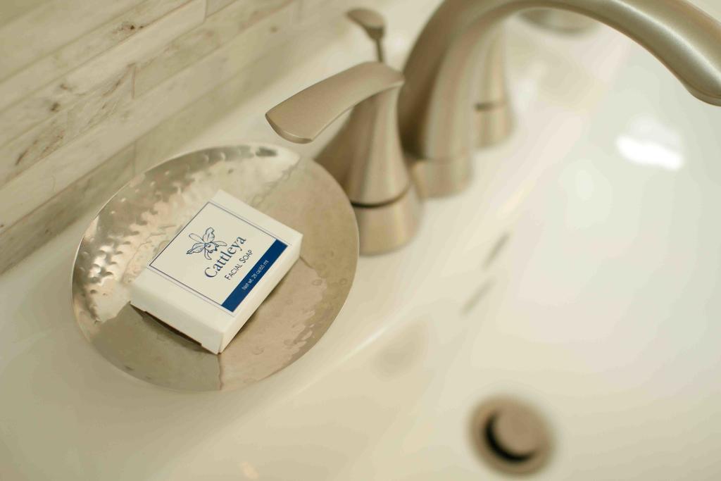 Cattleya Luxury Suites Kingston Quarto foto